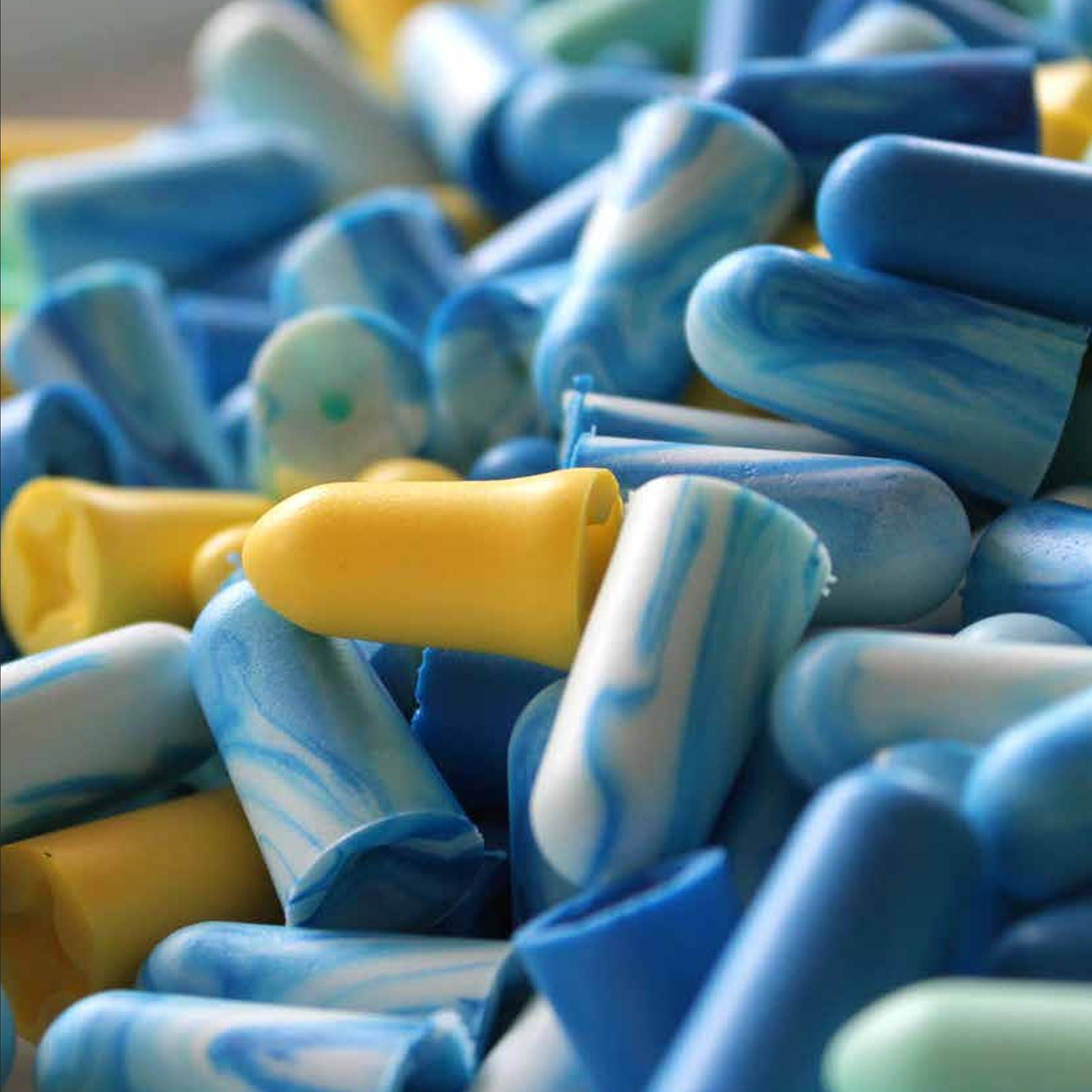 Öronproppar i olika färger.